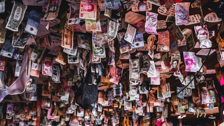 Geld von oben. © Jonny McKenna on Unsplash