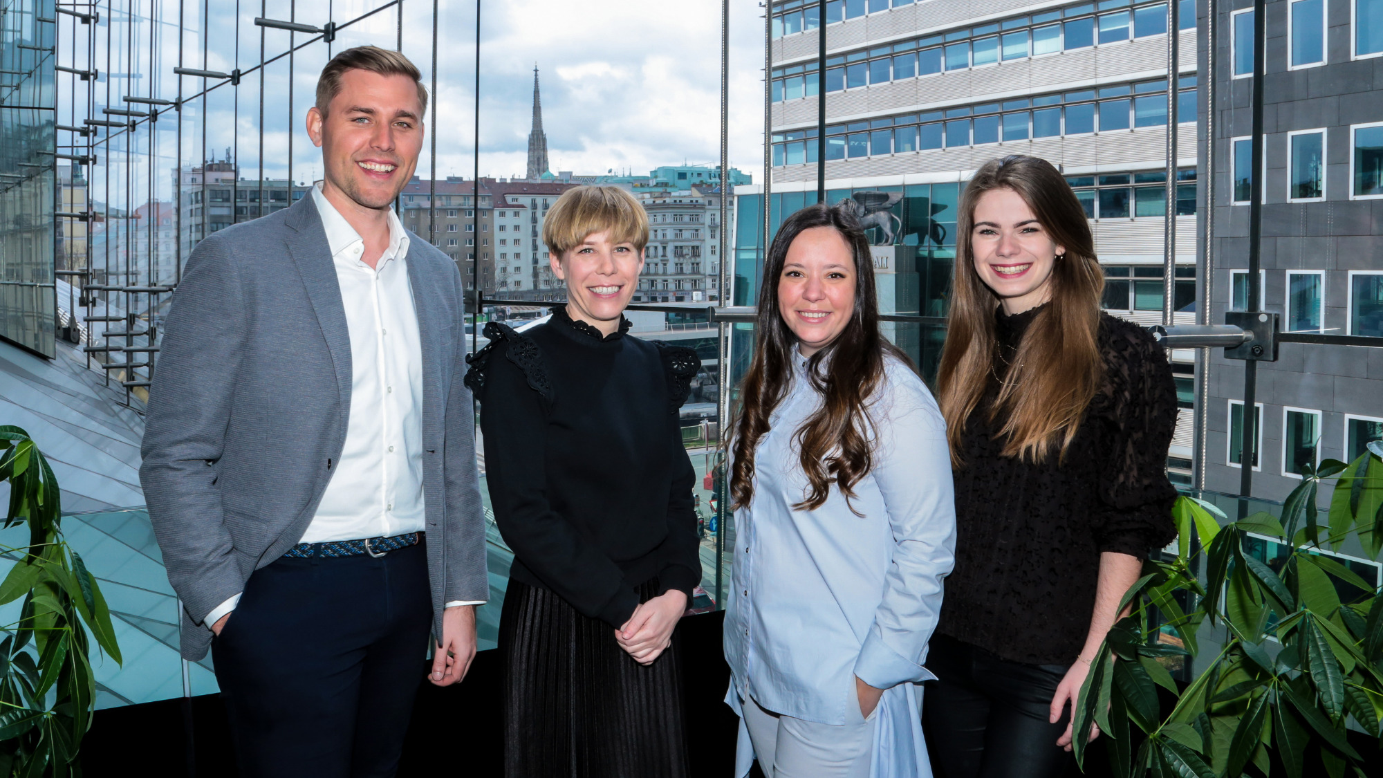 Maximilan Unger, Partner bei TheVentury, Nicole Stroj, Head of Organisational Innovation bei Raiffeisen Bank International AG, Aleksandra Petkov-Georgieva, Senior Innovation Manager bei Raiffeisen Bank International AG und Katharina Binder, Head of Accelerator bei TheVentury. © The Ventury