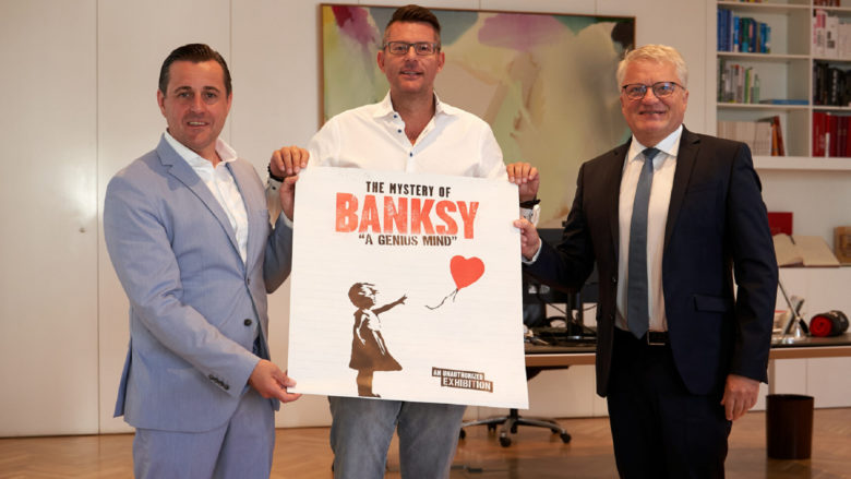 Tabakfabrik-Direktor Chris Müller (li.) mit Veranstalter Oliver Forster und dem Linzer Bürgermeister Klaus Luger © Stadt Linz