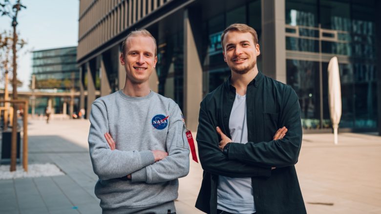 Max Stoiber und Tim Suchanek haben GraphCDN gegründet. © Niklas Schnaubelt