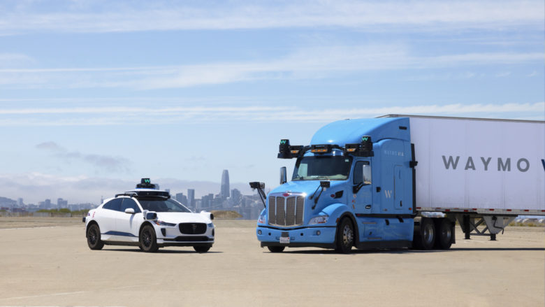 Selbstfahrende Autos und Trucks. © Waymo