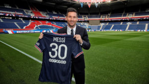 Lionel Messi mit seinem PSG-Dress © C. Gavelle / PSG