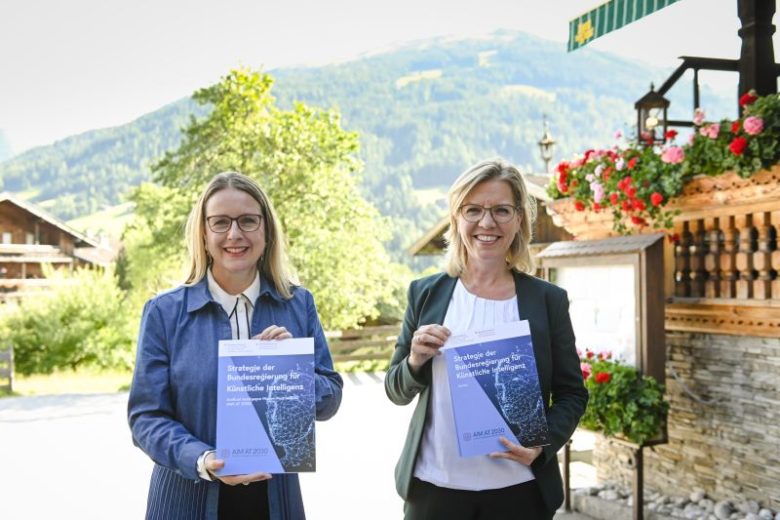 Digitalisierungsministerin Margarete Schramböck (ÖVP) und Klimaschutzministerin Leonore Gewessler (Grüne). © BMDW