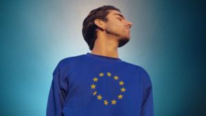 Man in EU sweater. © Henri Lajarrige Lombard on Unsplash