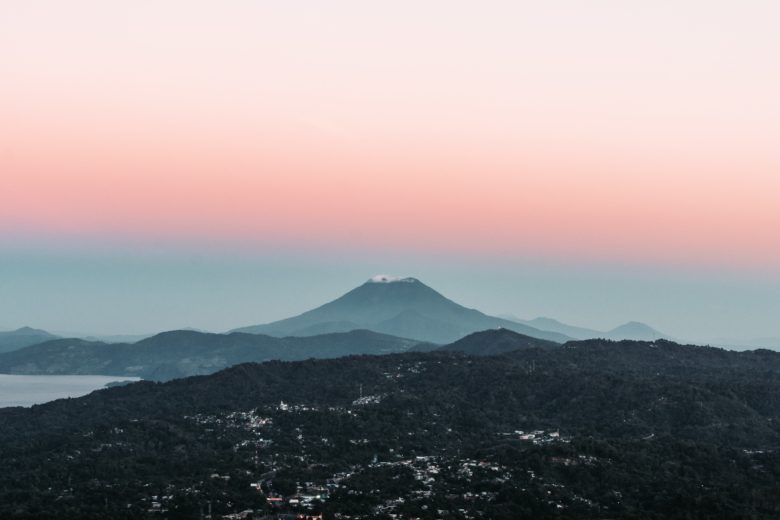 Vulkan-Landschaft in El Salvador. © Oswaldo Martinez on Unsplash