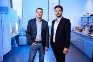 Die beiden Gründer des Startups ©Bluu Biosciences