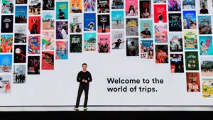 Brian Chesky, CEO von Airbnb, auf der Bühne. © Airbnb