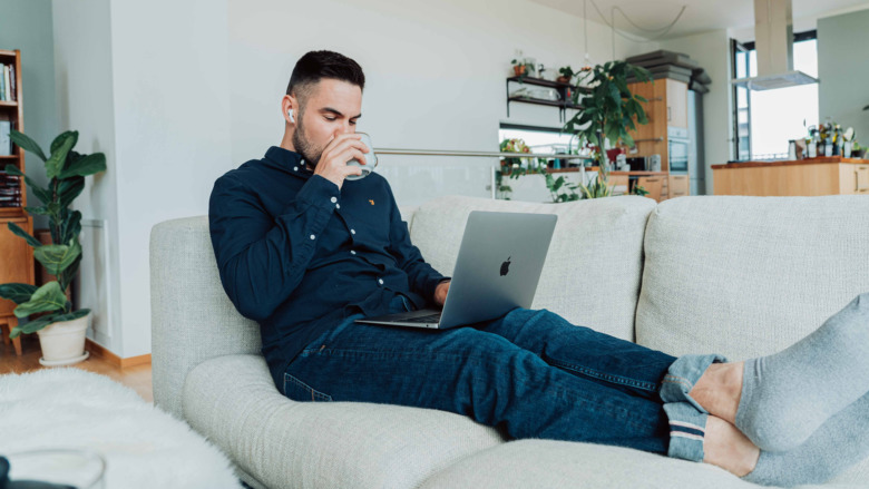 Home Office: Viele wollen Aktivismus vom Sofa aus betreiben © Malte Helmhold on Unsplash