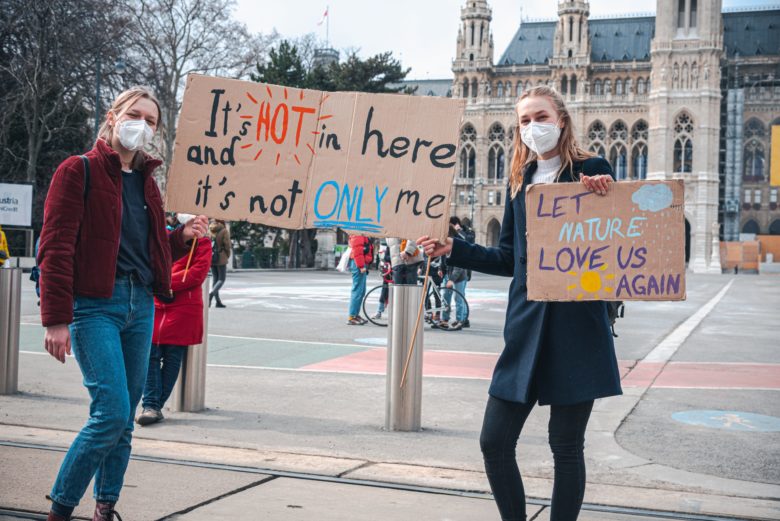 Eine Menschenkette auf der Ringstraße in Wien ©Fridays for Future