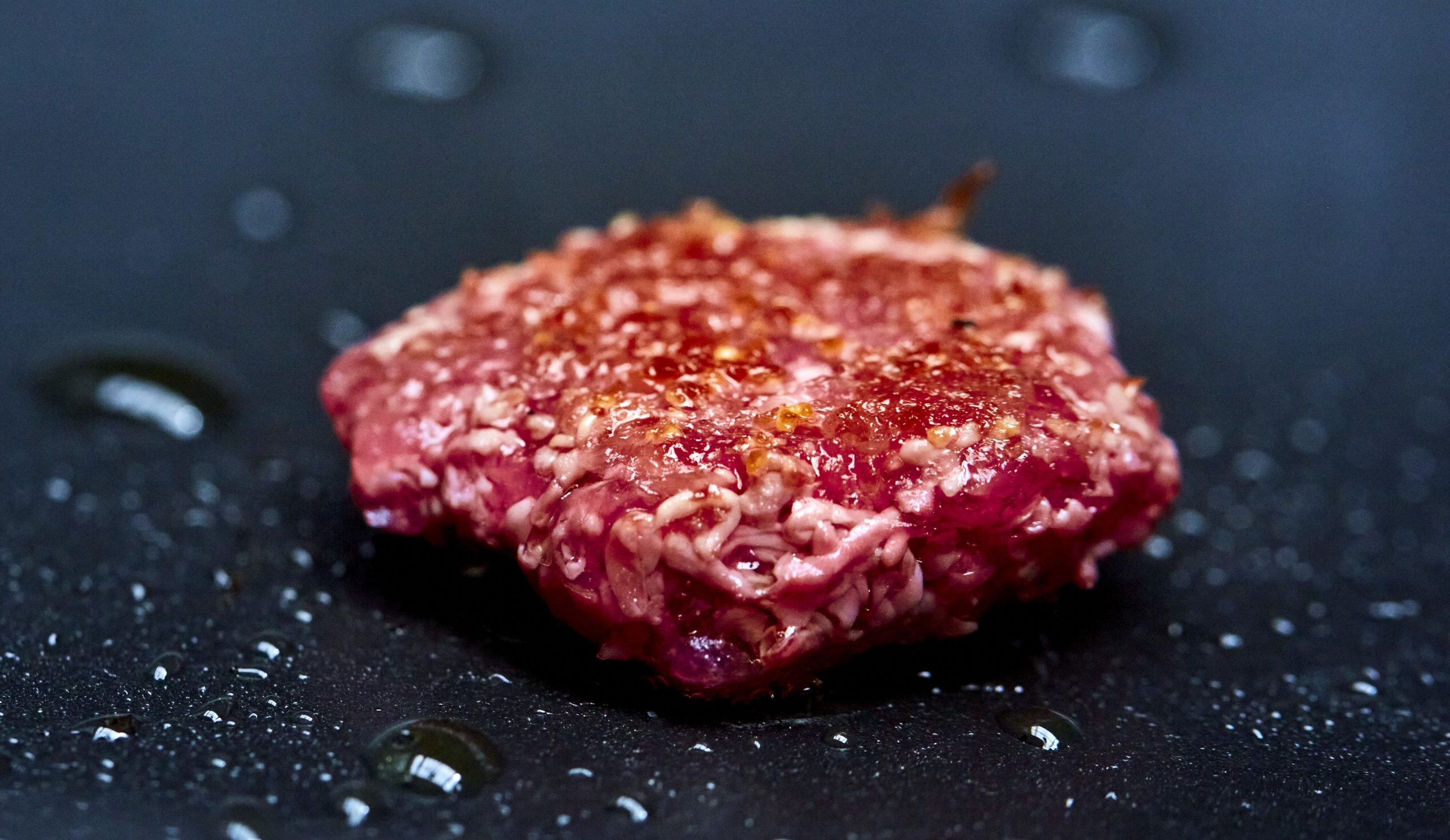 So sieht ein Burgerpatty aus dem Labor aus ©Mirai Foods