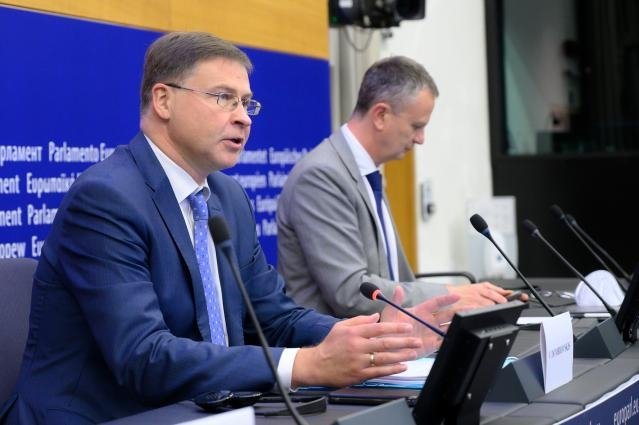 Wirtschaftskommissar Dombrovskis zu den Kriterien für Finanzprodukte zum "European Green Bond Standard" ©EU-Kommission