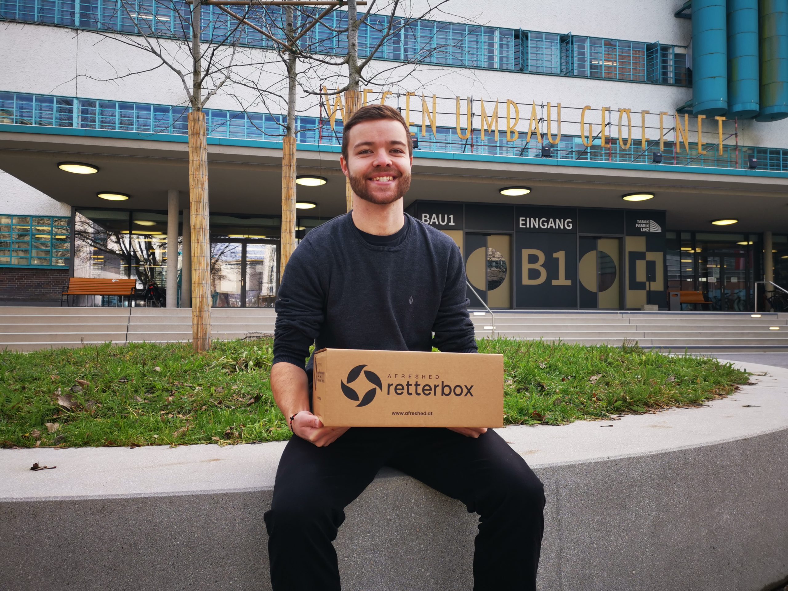 Co-Founder Simon Scheutz mit der Retterbox. © Afreshed