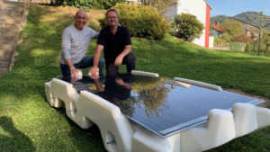 SolOcean-Gründer Gerold Guger und Martin Aichinger mit dem Floater © SolOcean