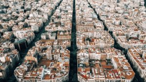 Die Rasterstruktur Barcelonas hilft bei der Einteilung in Superplocks © Unsplash