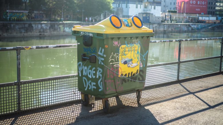 Mülltonne, Plastikmüll, Plastikflasche, Recycling, Gelbe Tonne