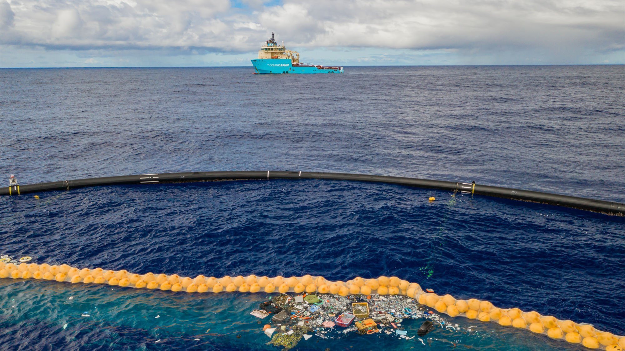 Das System 001/B von The Ocean Cleanup im Einsatz © The Ocean Cleanup