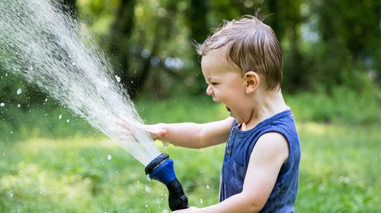 Kind, Kinder, Spielen, Park, Grün, Natur, Wasser, Gießen, Pflanzen, Garten