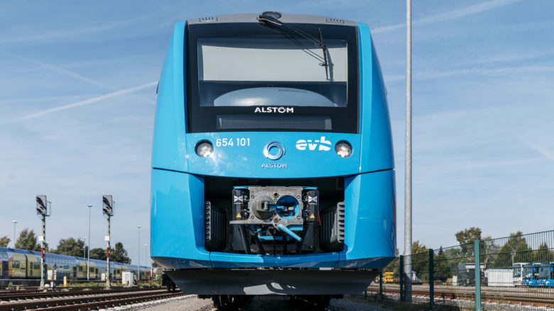 Der Coradia iLint von Alstom ist dank Wasserstoff eine grüne Alternative zur Diesellok © René Frampe