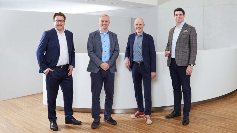 v.l.n.r.: Hubert Fritschi (beamionic), Wolfang Walcher und Bernhard Reitinger (Robotic Eyes) und Mike Bucher (Schöck AG) © Schöck Bauteile GmbH