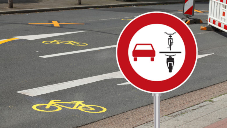 Neue Schilder sollen den Radverkehr sicherer machen ©Stadt Stuttgart/Canva/ Montage Trending Topics