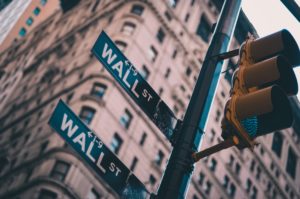 Wall Street. © lo lo on Unsplash