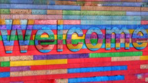 Welcome. © Belinda Fewings on Unsplash