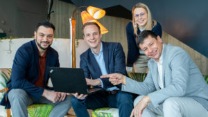 Harald Neubauer und Daniela Pak-Graf, Geschäftsführung Merkur Innovation Lab, mit Leftshift One-Vice President Stefan Schmidhofer und CEO Patrick Ratheiser © Merkur