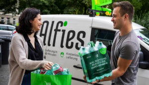 Alfie's holt mit seiner Logistik Spenden für Ukrainer:innen ab. © Coca Cola HBC Austria