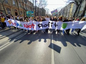 Ein Motto des Klimastreiks in Wien war "People, Not Profit"© Tech&Nature