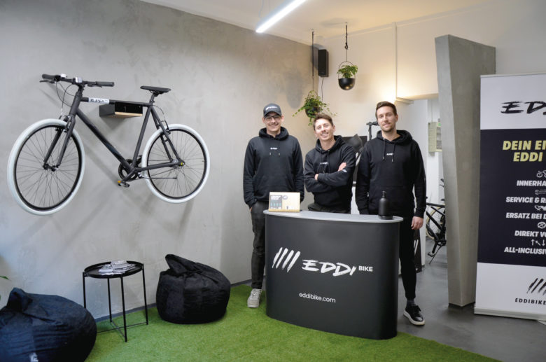 Drei der Gründer im EDDI Shop. vl. Philipp Eder, Stephan Ziegler, Bastian Kleindienst ©EDDI Bik