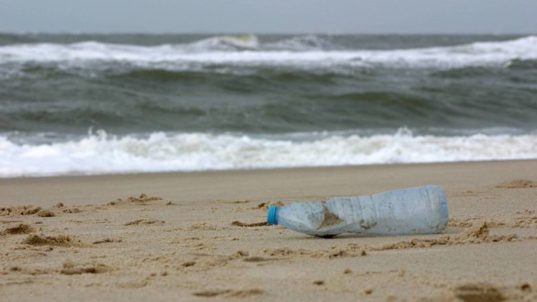 Mikro- und Nanoplastik im Meer kann auch in die Luft gelangen. © Sina Löschke