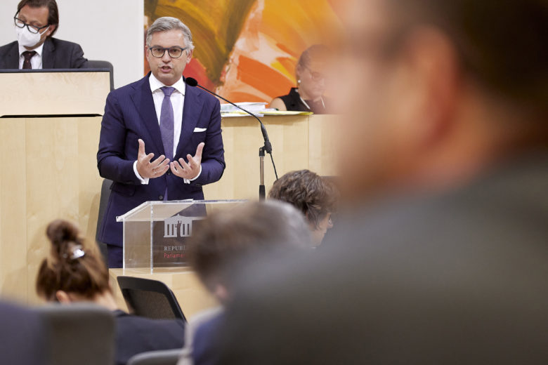 Rede von Finanzminister Magnus Brunner (ÖVP). © Parlamentsdirektion / Thomas Topf