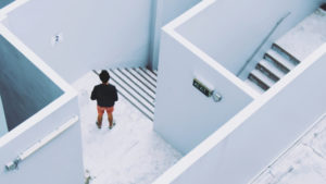 Auf der Suche nach dem Exit. © John T on Unsplash