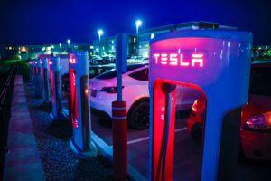 © Supercharger-Station von Tesla. © Stephen Mease on Unsplash