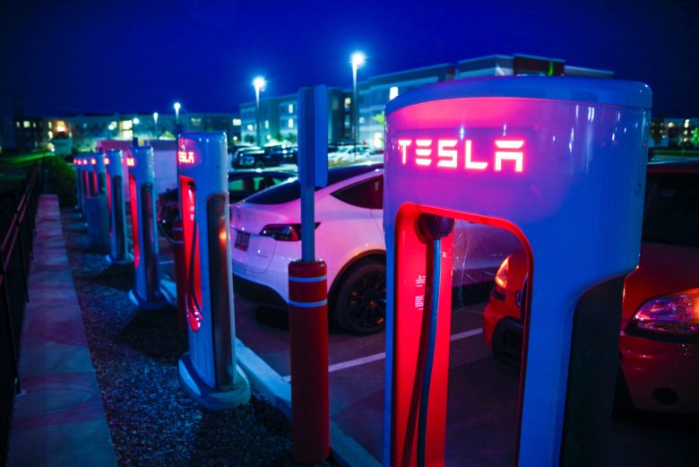 © Supercharger-Station von Tesla. © Stephen Mease on Unsplash