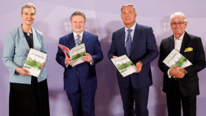 VOR-Geschäftsführerin Karin Zipperer, Bürgermeister Michael Ludwig, WK Wien-Präsident Walter Ruck, Post-CEO Georg Pölzl © FLORIAN WIESER
