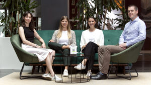 (v.l.n.r.) Stefanie Painsith (Greiner Innoventures), Verena Judmayer und Michaela Stephen (MATR) sowie Philipp Kranewitter (Greiner Innoventures) © Lisi Specht