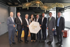 Jürgen Schneider (BMK), Michael Strebl (Wien Energie), Ingmar Höbarth (Klima- und Energiefonds), Barbara Inmann & Gebhard Ottacher (Climate Lab / Impact Hub), Johannes Naimer-Stach (EIT Climate KIC), Stadtrat Peter Hanke und Peter Weinelt (Wiener Stadtwerke). © Impact Hub/APA-Fotoservice/Reither