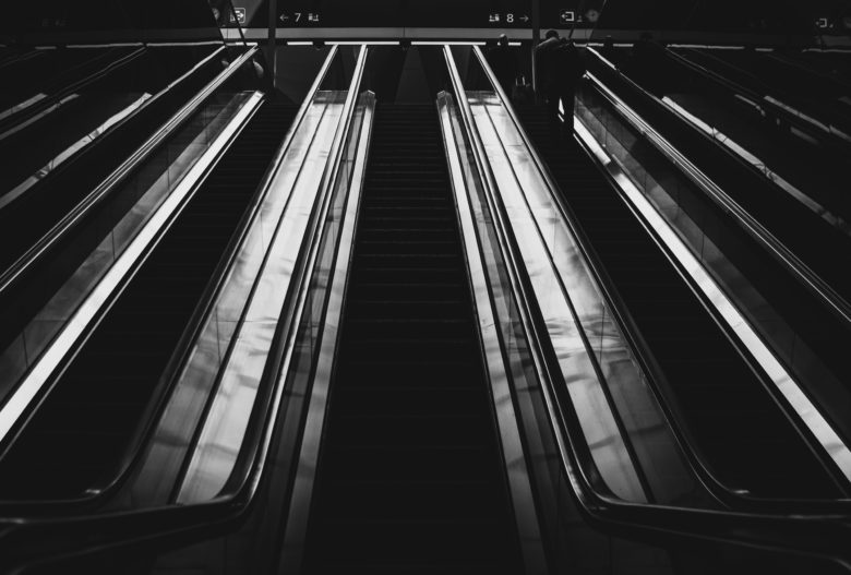 Am Wiener Hauptbahnhof. © 𝗔𝗹𝗲𝘅 𝘙𝘢𝘪𝘯𝘦𝘳 on Unsplash