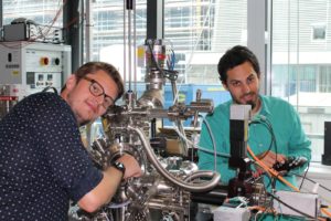 Florian Schrenk und Christoph Rameshan vom Institut für Materialchemie der TU Wien. © TU Wien