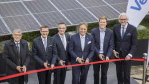 v.l.n.r.: Bürgermeister Rudolf Vogtenhuber (Lenzing), Landesrat Markus Achleitner (OÖ), CEO Stephan Sielaff (Lenzing), Chief Pulp Officer Christian Skilich (Lenzing), Landesrat Stefan Kaineder (OÖ), CEO Michael Strugl (VERBUND) © Lenzing AG/Neumayr/Leopold