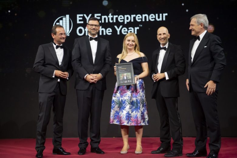 Erich Lehner (Program Partner EY Entrepreneur Of The Year Österreich), Gunther Reimoser (Country Managing Partner EY Österreich), Katrin Hohensinner-Häupl von Frutura (EY Entrepreneur Of The Year 2022 in der Kategorie „Handel & Dienstleistungen“ und Österreichs Vertreterin beim EY World Entrepreneur Of The Year 2023), Martin Kocher (Bundesminister für Arbeit und Wirtschaft), Meinhard Platzer (CEO LGT Bank Österreich). © Point of View