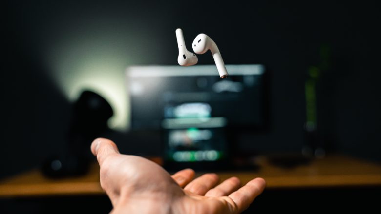 Apple AirPods. © Alejandro Luengo on Unsplash