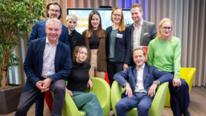 V.l.n.r: Paul Leitenmüller, CEO Opinion Leaders Network, Oliver Janko (dahinter), CR Print Trending Topics, Daniela Gandorfer, Co‐Director Logische Phantasie Labs, Lena Schilling, Fridaysforfuture‐ Klimaaktivistin, Antonia Rinesch, Red. Trending Topics, Marlene Halikias, Partner & Head von Advisery Grant Thornton, Rainer Will, GF Österreichischer Handelsverband, Robert Nagele, Vorstand BILLA AG und Ruth Moss, Marketingleitung CRIF © LEADERSNET/R. Brunhölzl