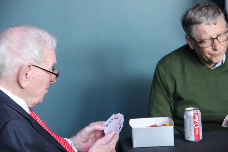 Warren Buffett beim Kartenspiel mit Bill Gates. © BorsheimsJewelry (CC BY 2.0)