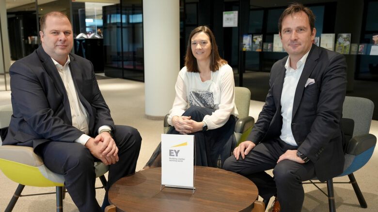 v.l.n.r.: Christoph Mayer (Partner Cloud Transformation EY Österreich), Susanne Zach (Partnerin EY Österreich), Hermann Erlach (General Manager Microsoft Österreich) © EY