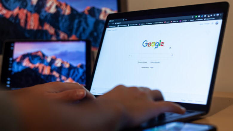 Google am Notebook. © Unsplash