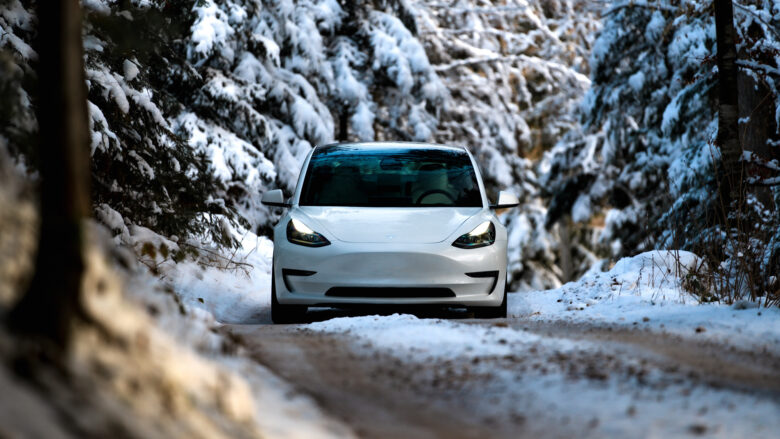 Tesla im Winter: Chemie-Lösung soll Ladung von Batterie bewahren © Yannik Zimmermann on Unsplash