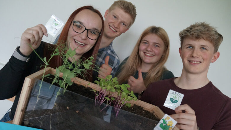 Vier der jungen Gründer:innen von "Growledge" (v.l.): Barbara Langwieder, Adam Rainer, Celine Kraus und Stefan Piereder sind Schüler:innen an der Salzburger HBLA Ursprung © HBLA Ursprung