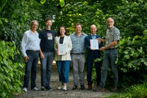 Christian Lutz (GF Tree.ly), Jodok Batlogg (GF Tree.ly), Karin Feurstein-Pichler (Stadträtin Dornbirn), Andreas Drexel (Forstbetriebsleiter Stand Montafon), Thomas Fleischanderl (TÜV Austria), Walter Amann (Forstbetriebsleiter FBG Jagdberg. © Darko Todorovic